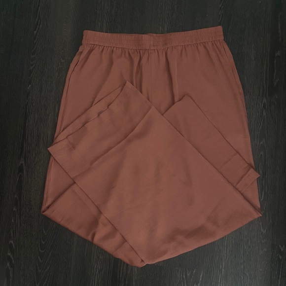 2 Barefoot dreams pants - Picture 4 of 4